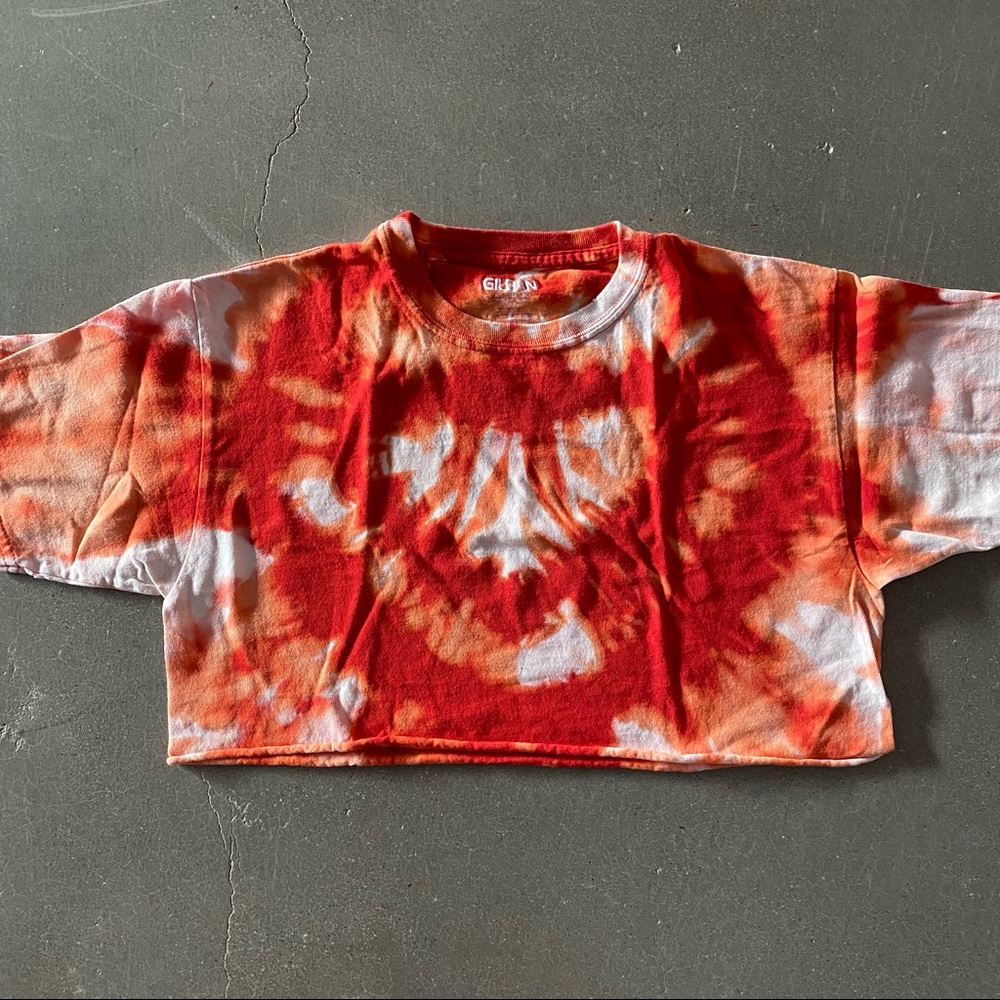 tie dye heart cropped tee